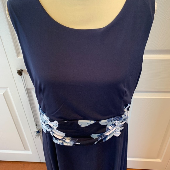 Sears size 16 summer dress navy with a floral band at waist - Picture 2 of 3